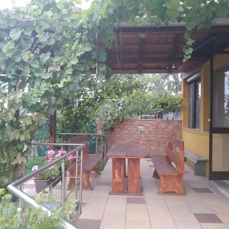 Chalupa V Merunkovem Sadu Sakvice Exterior photo