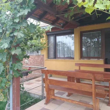 Chalupa V Merunkovem Sadu Sakvice Exterior photo